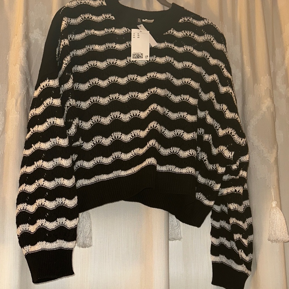Black and White Striped Women's Cropped Sweater